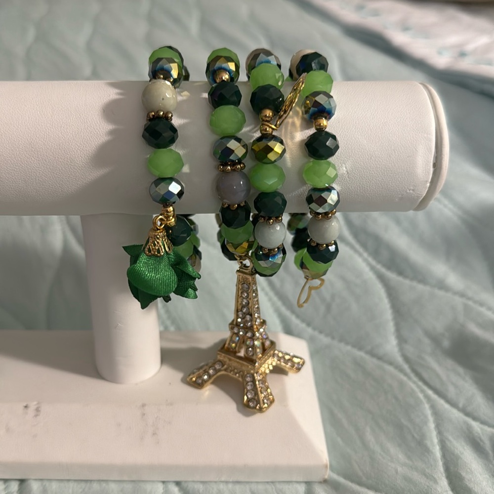 Bracelet with Eiffel Tower pendant